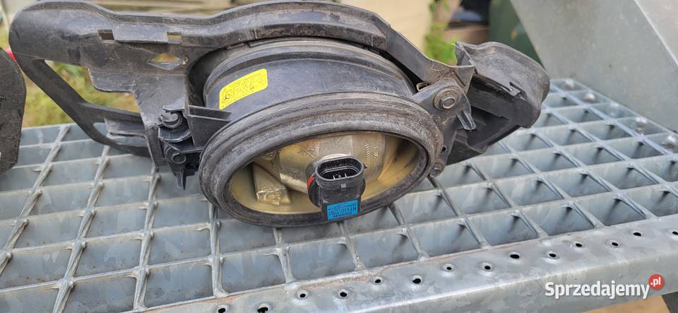 Halogen lewy prawy kratka zderzaka mercedes w204 osobowe Łowicz sprzedam