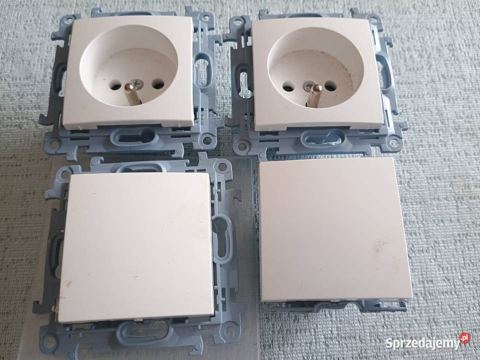 Gniazdko pojedyncze z uziemieniemwłącznik SIMONE