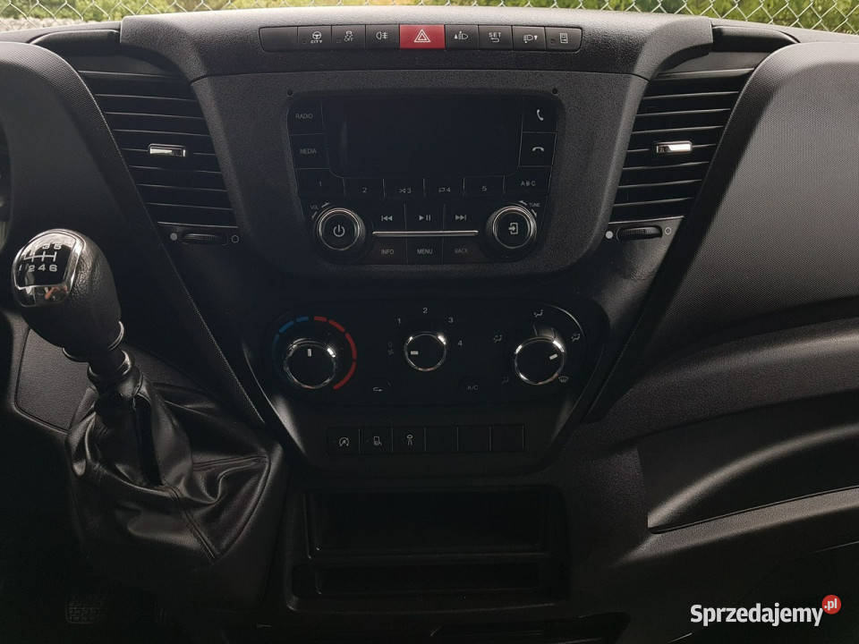 Iveco Daily KONTENER NISKOPODŁOGOWY 443x223x242 elektryczne szyby Iveco Poręba