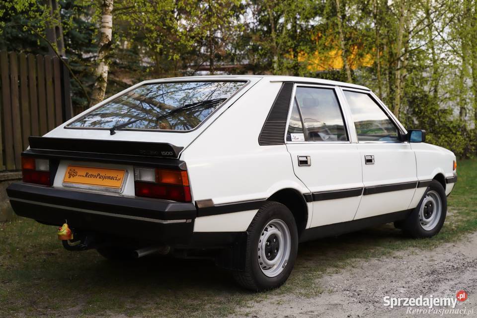 Zabytkowy złoty Mercedes do ślubu Łódź