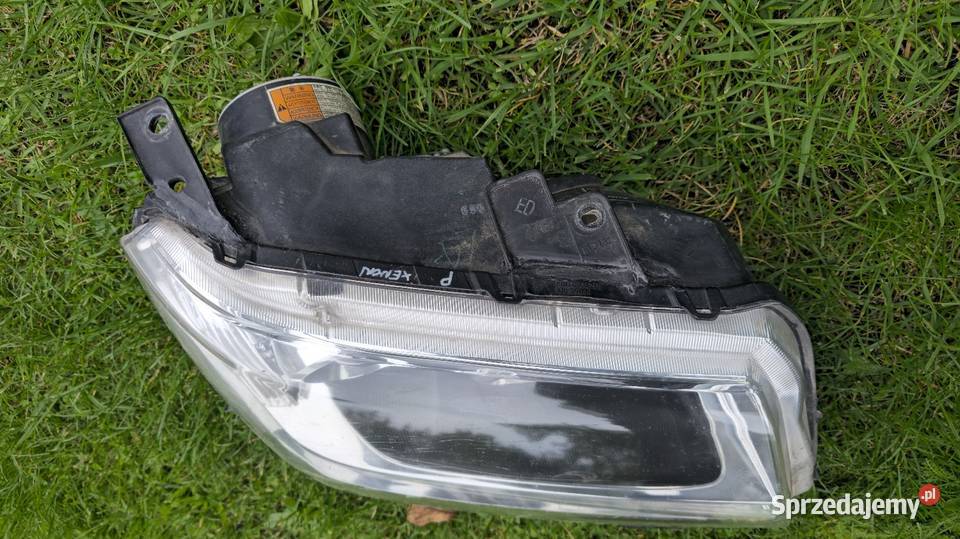 Lampa prawy przód prawa Xenon Europa Suzuki