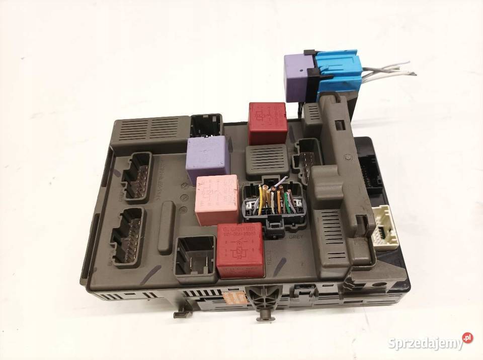 SKRZYNKA BEZPIECZNIKÓW MODUŁ 8200607580 19 DCI