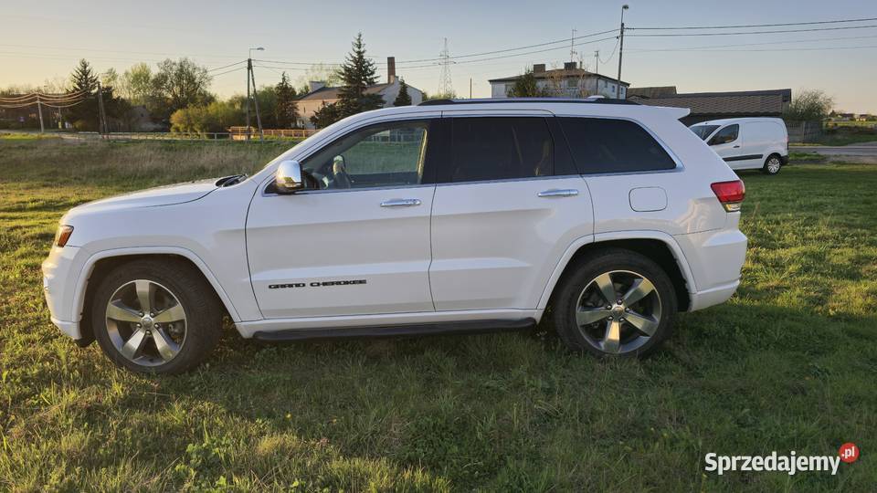 Jeep Grand Cherokee WK2 57 Hemi Łódź