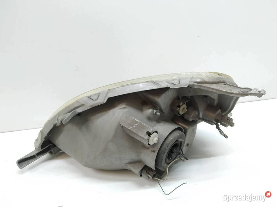 LAMPA PRZÓD PRAWA EU Toyota Yaris I 19992005