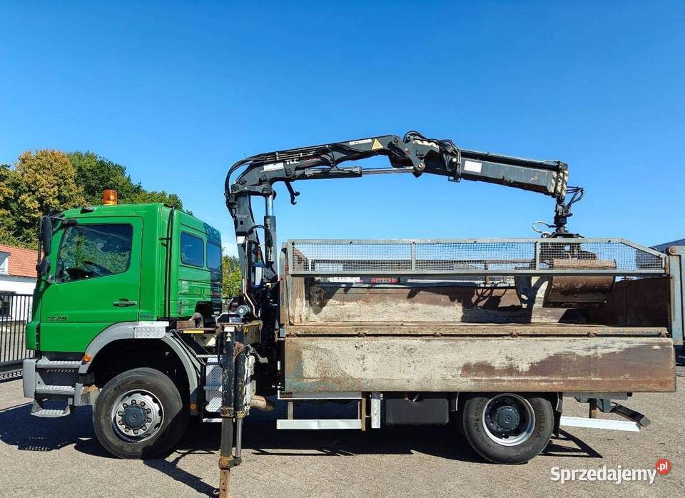 Uzywana wywrotka 4x4 z dzwigiem Mercedes