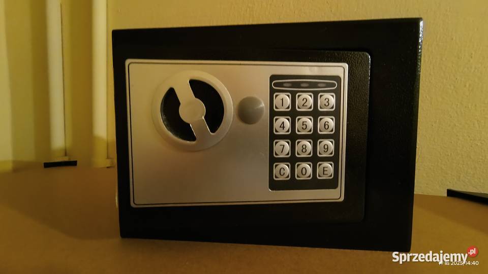 Sejf elektroniczny na kod z kluczem awaryjnym Katowice
