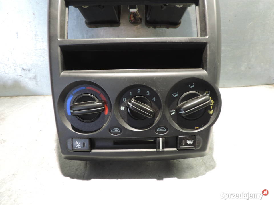 PANEL ŚRODKOWY KRATKA NAWIEWU PANEL NAWIEWU Panele sterowania, przełączniki Nowy Sącz sprzedam