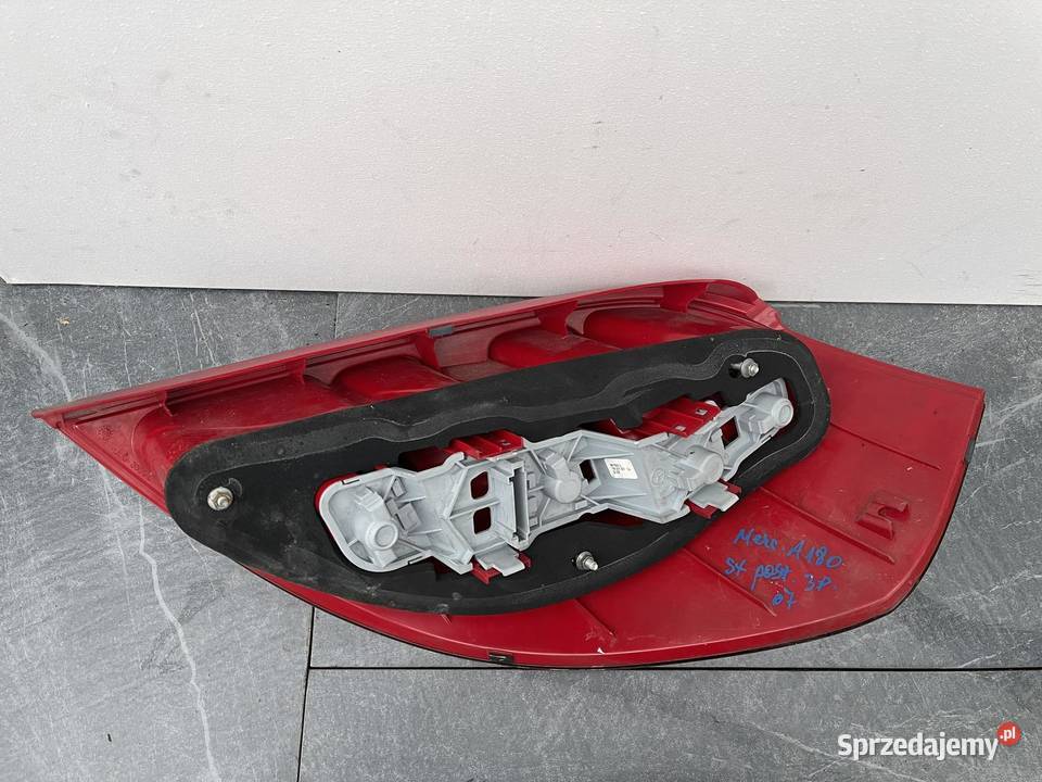 MERCEDES AKLASA W169 LEWA LAMPA TYŁ