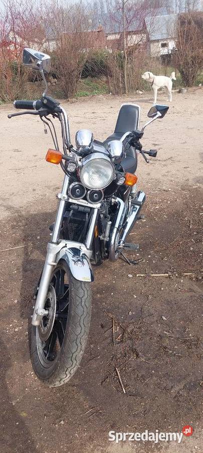 Motor HONDA SHADOW 700 igła czarny Mońki