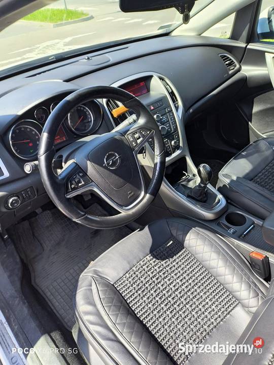 Zadbany Opel Astra J 14 turbo benzyna 140 z 2012