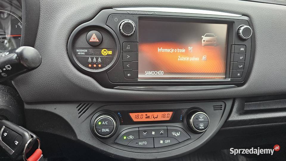 Toyota Yaris wersja Premium dodatkowo Pakiet Motoryzacja Tomaszów Mazowiecki