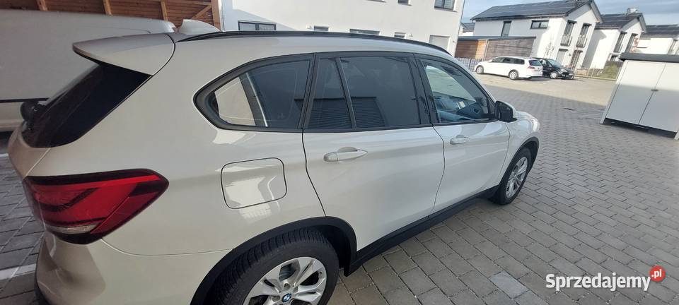 Bmw x1f48
