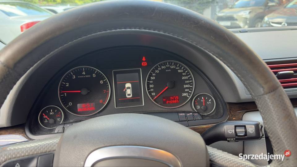 AUDI a4b7 20T QUATTRO Radom