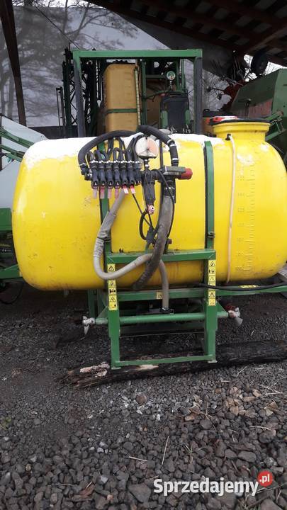 Opryskiwacz Rau 800 L 600 z przodu śląskie Woźniki