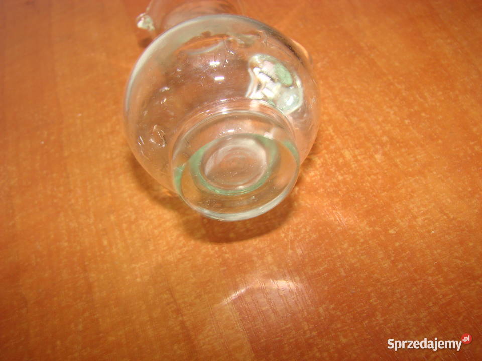 mały szklany dzbanek