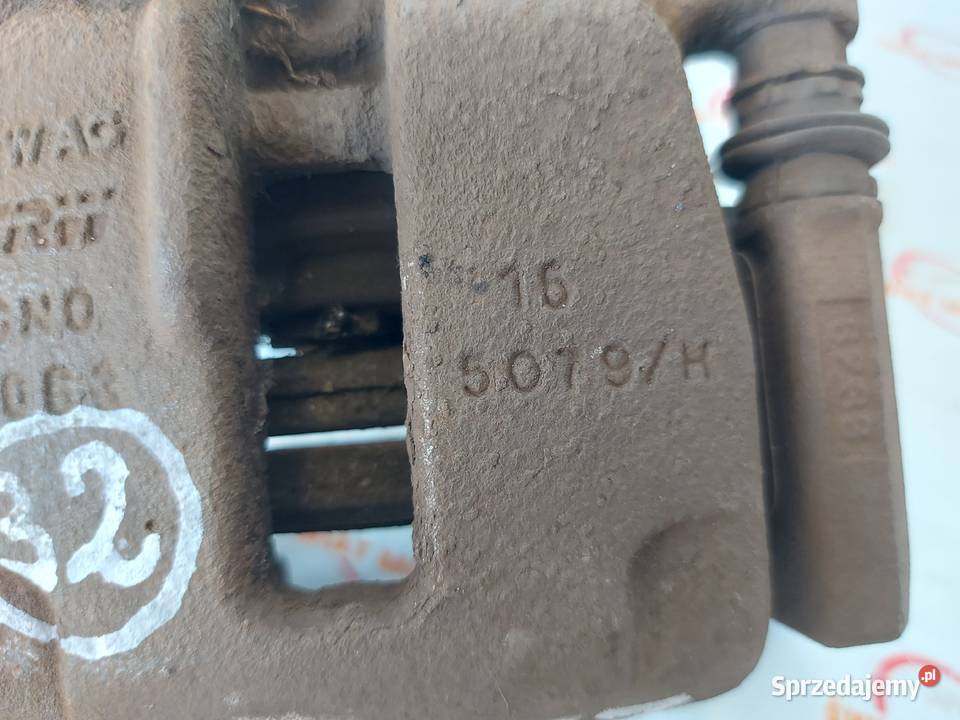 AUDI Q3 I 13r zacisk hamulcowy prawy tył 5079H