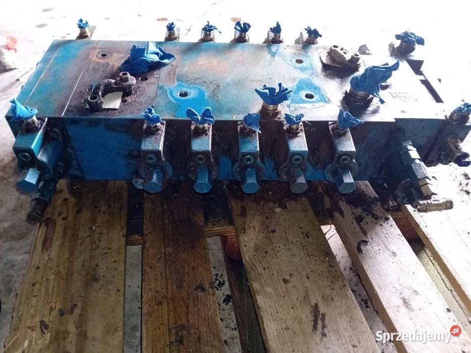 Rozdzielacz liebherr 900c Pozostałe