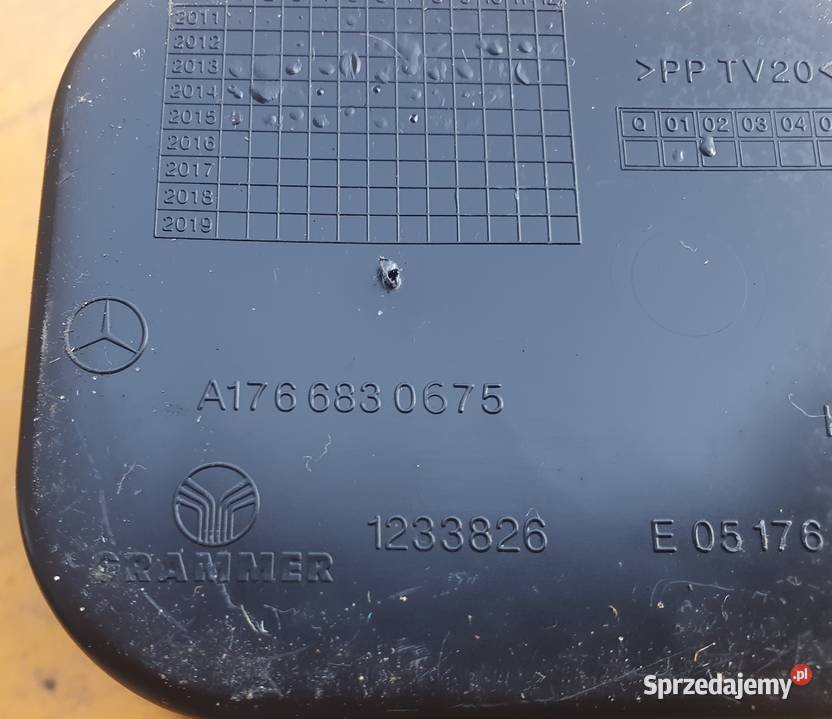 MERCEDES W117 W156 WKŁAD SCHOWEK TUNEL Radom