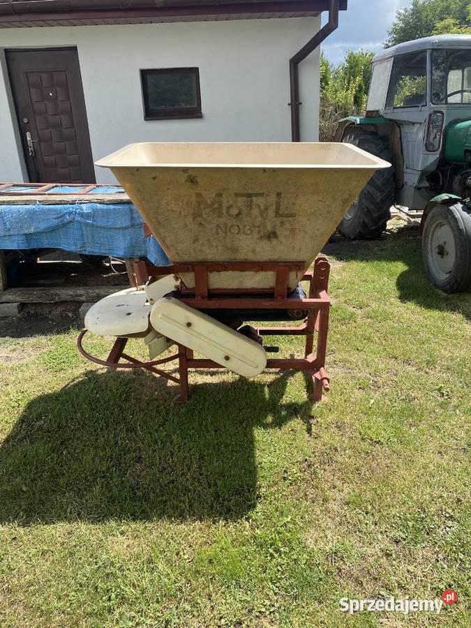 Rozsiewacz lejkowy Motyl N031M sprawny stan lubelskie Werbkowice