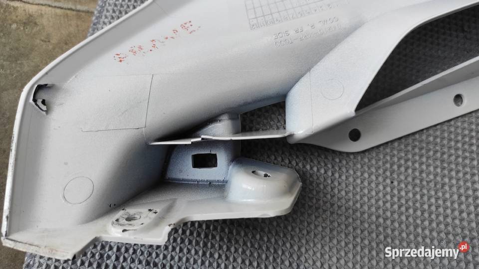 Honda CBR 125 JC 50 owiewka prawa czacha plastik Plastiki