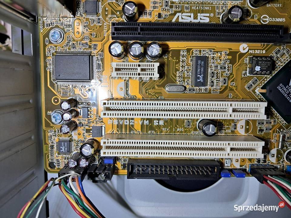 Komputer dwurdzeniowy Intela dwa giga ramu Klasy Celeron Dual-Core