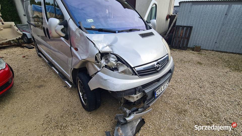 Opel vivaro 2006 25 cdti uszkodzony manualna Radomsko