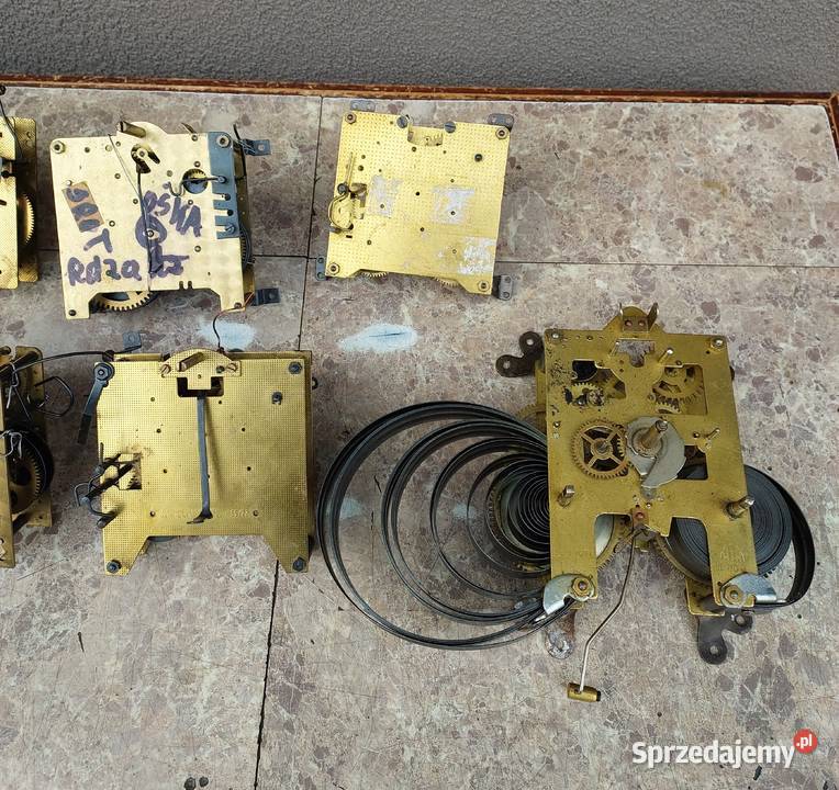 Zestaw 8 mechanizmy starych zegarów zegarmistrza Tczew sprzedam