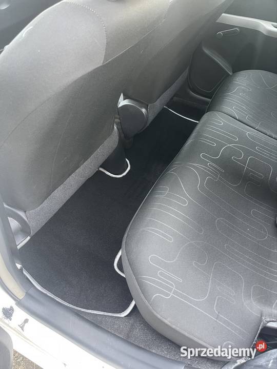 Toyota Yaris 10 benzyna 69 140 Ekonomiczne i sprowadzony Rosochata sprzedam