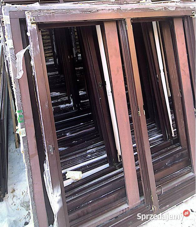 okna drewniane brązowe pakiet dwuszybowy Warszawa