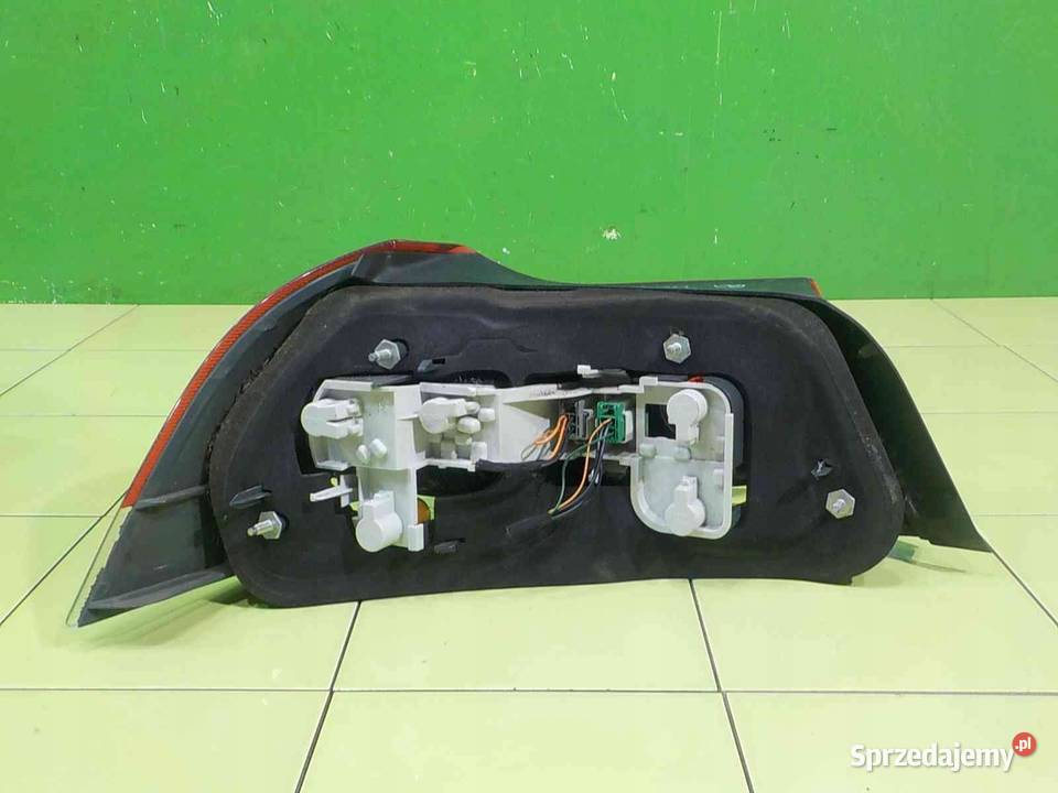 VOLVO C70 II 06r lampa prawa tyl Suków