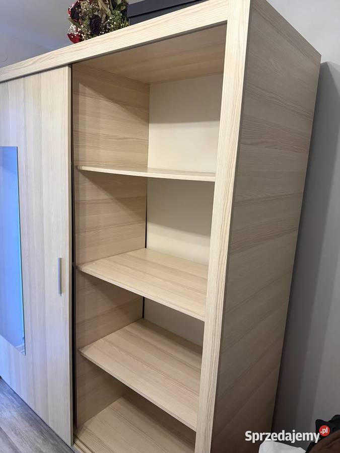 Szafa z drzwiami przesuwnymi Sochaczew