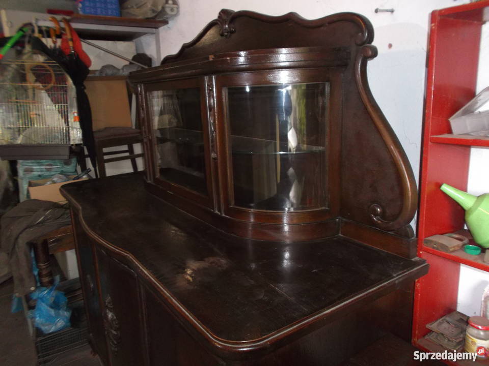 Stara nie zniszczona komoda z nadstawką