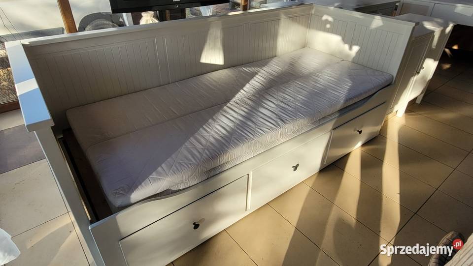 Biurko Hemnes ikea łóżko szafki nocne