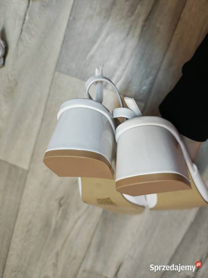 43 Białe ślubne czółenka wieczorowe z odkrytą