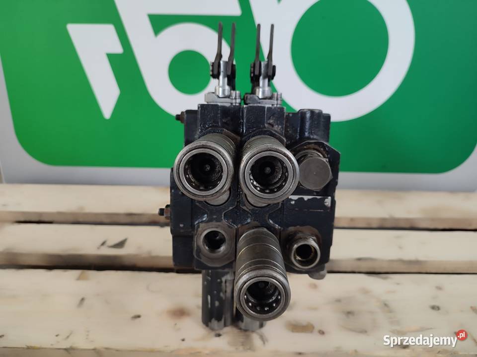 Rozdzielacz hydrauliczny gniazda DEUTZ FAHR Wilkowo sprzedam