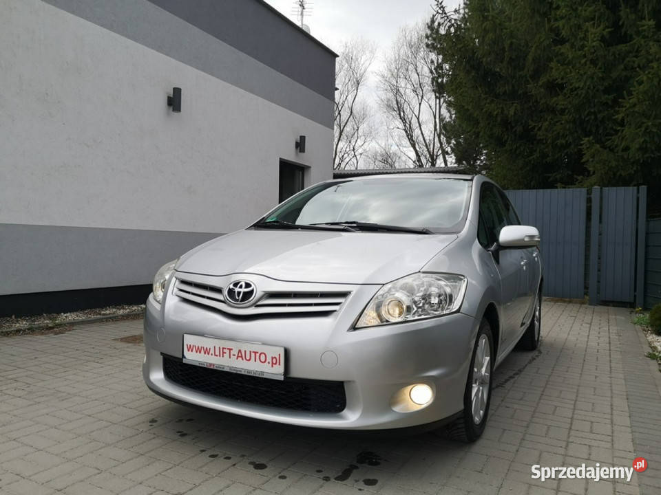 Toyota Auris 16 Benzyna 132 Klimatr LIFT Isofix autoalarm Strzegom