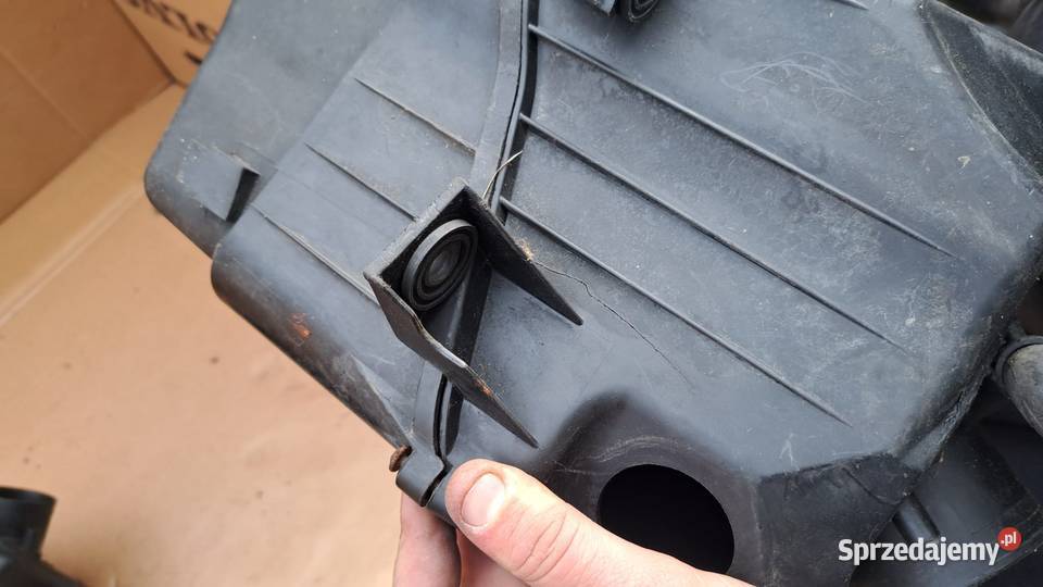 Obudowa filtra powietrza przepływomierz Audi A8 osobowe sprzedam