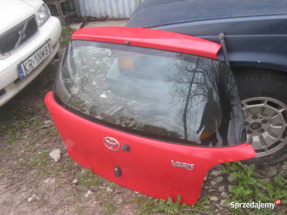klapa tylna tył Toyota Yaris I 9906 Czerwona Kraków