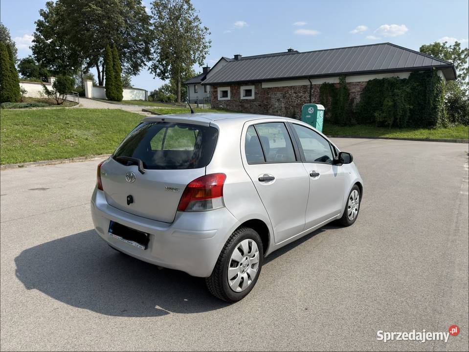 Toyota Yaris II 13 Polski Salon Benzyna 6 biegów Kielce sprzedam
