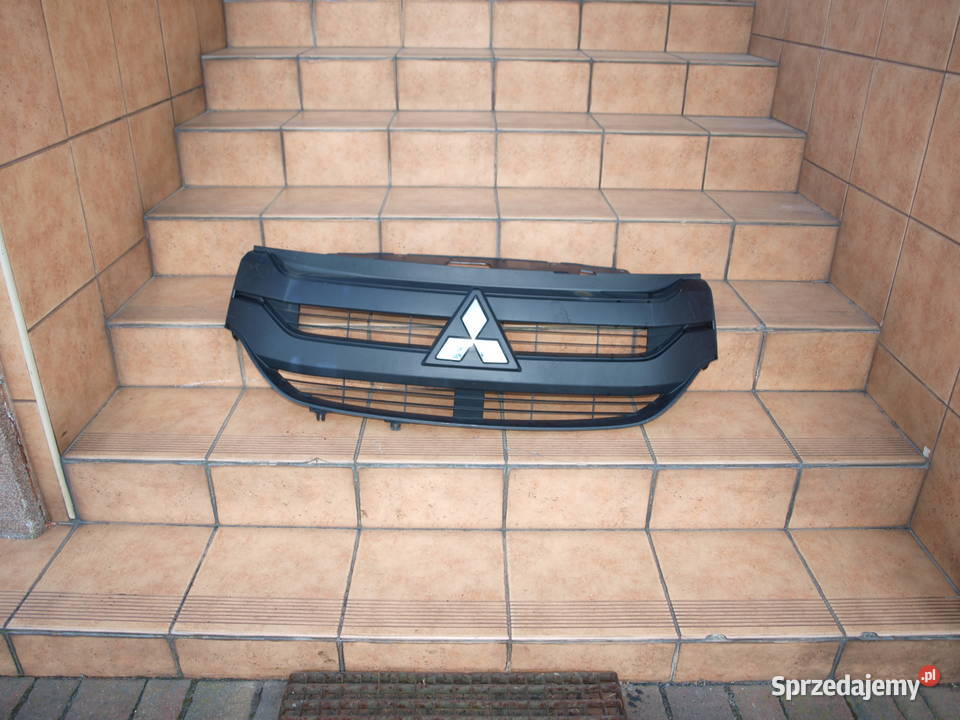 Mitsubishi Express grill chrom atrapa przód 2020
