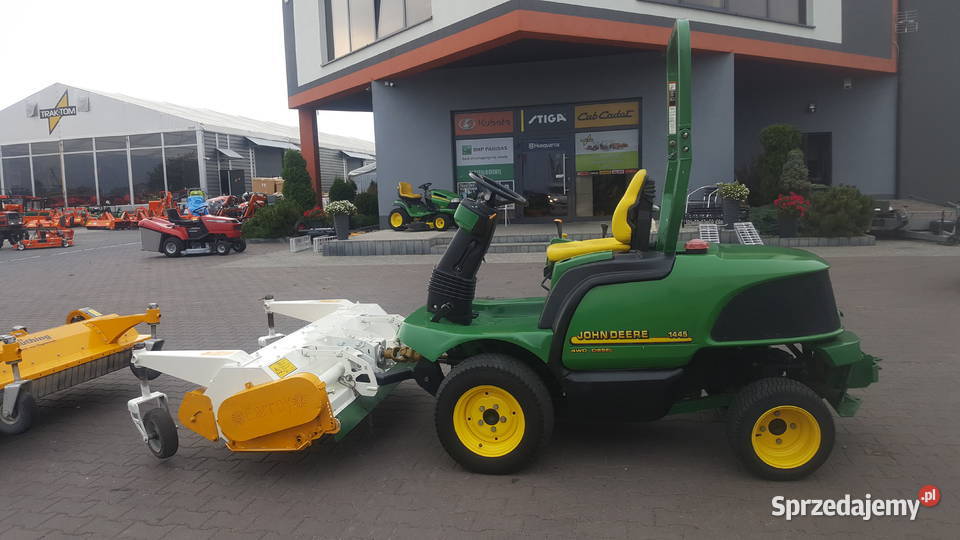 Profesjonalny sprzęt koszący John Deere 4x4 z