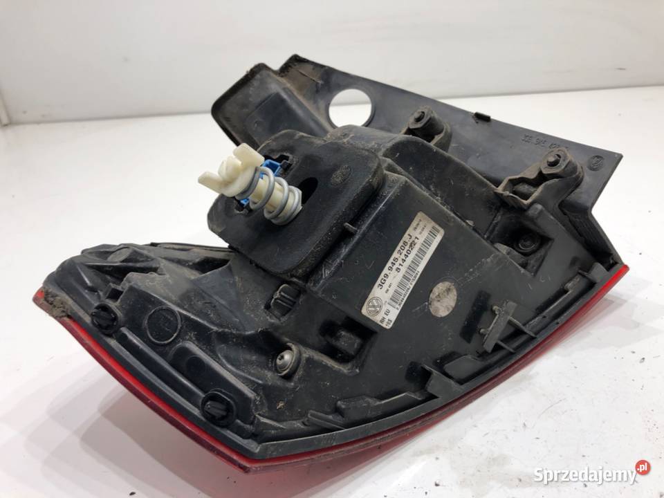 LAMPA PRAWY TYŁ VW PASSAT B8 Kombi ŚWIATŁO TYLNA Lampy tylne