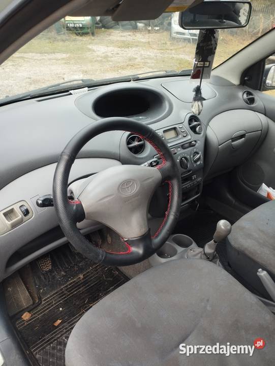 Toyota Yaris 5 drzwi idealna na miasto 3200 PLN Rok produkcji 2003 Kraków