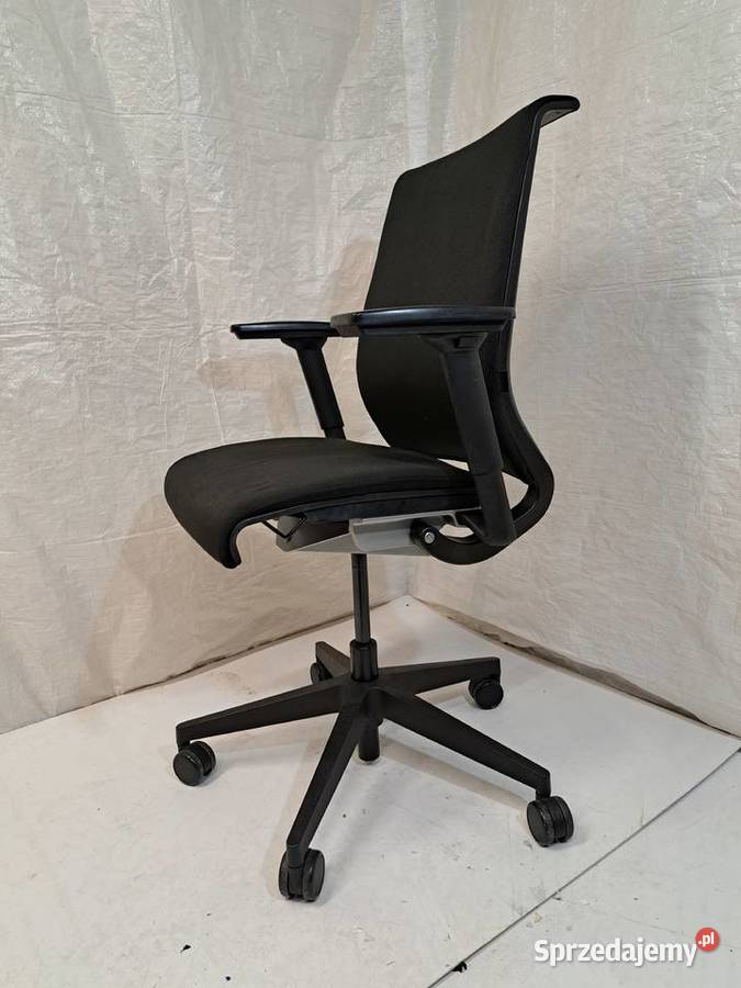 Fotel biurowy obrotowy Steelcase Think czarny