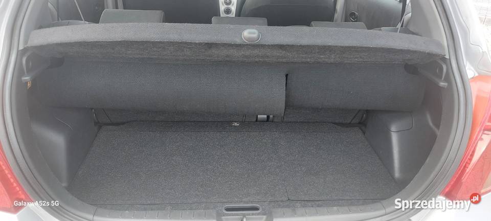 Toyota Yaris srebrna rocznik 2005 stan światła przeciwmgielne Czeladź