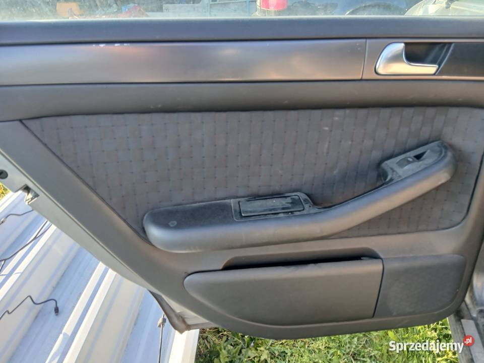 Boczek drzwi Audi A6 C5 kratka lewy tył Rybnik osobowe Tapicerki samochodowe Części samochodowe śląskie