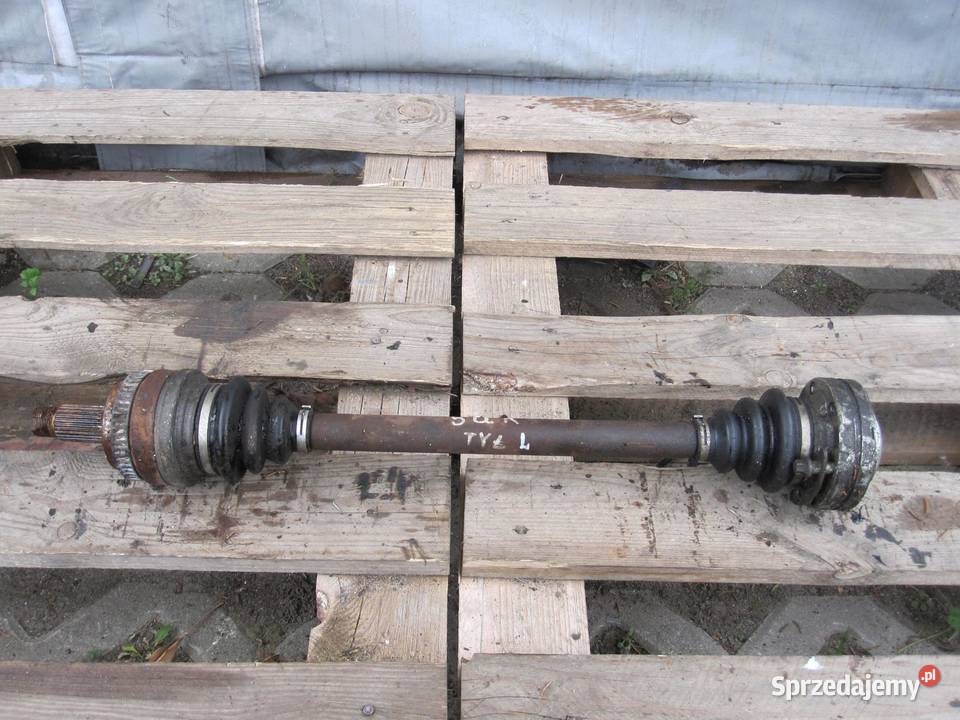 BMW E82 20 D 11r półoś lewa tył