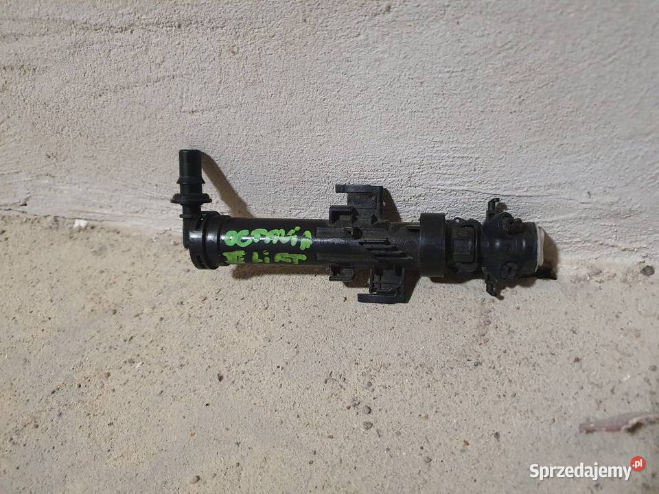 SKODA OCTAVIA 3 III LIFT SPRYSKIWACZ LAMPY LEWY