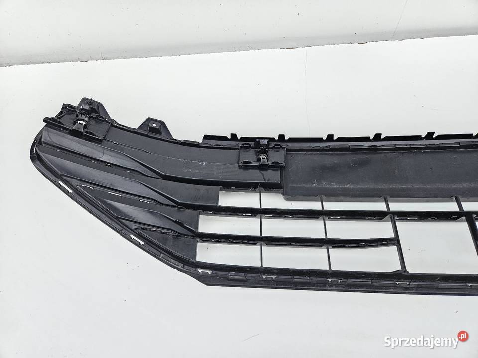 VW PASSAT B9 3J0 KRATKA ŚRODKOWA ZDERZAKA PRZÓD Międzychód