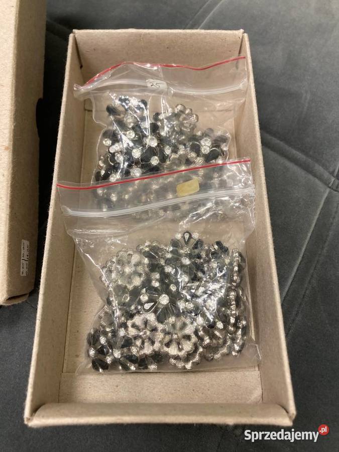 Nowe duże kryształowe guziki Swarovski kwiaty Dla kobiet Ozdoby sprzedam